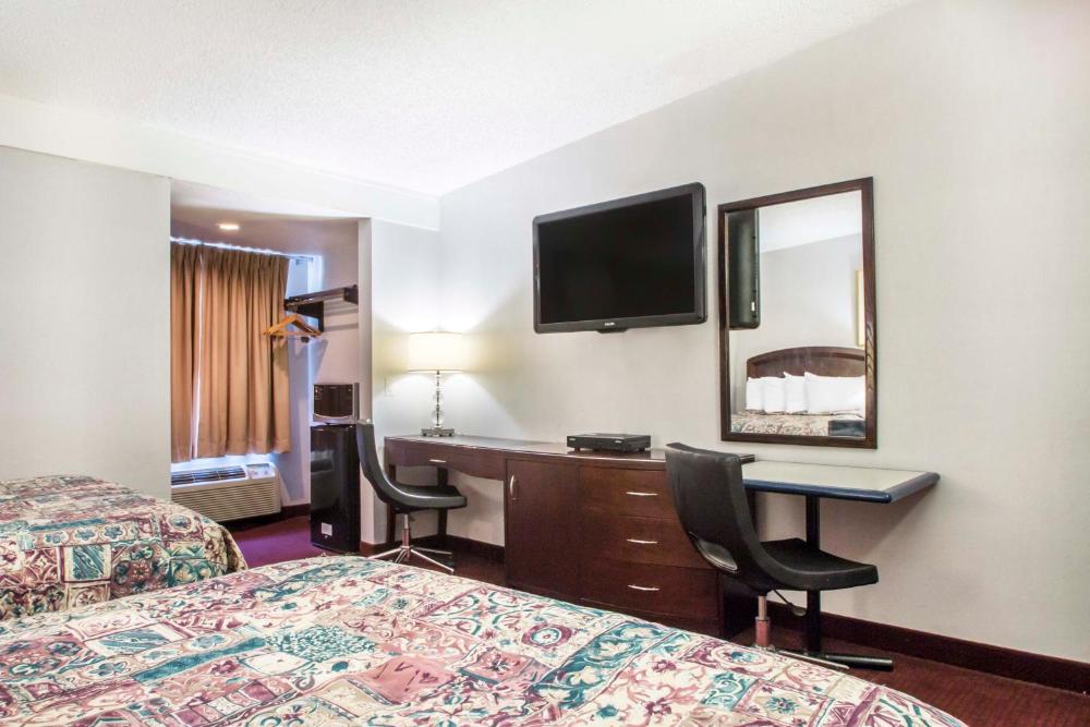 Standard Room with Two Double Beds - Smoking interior
